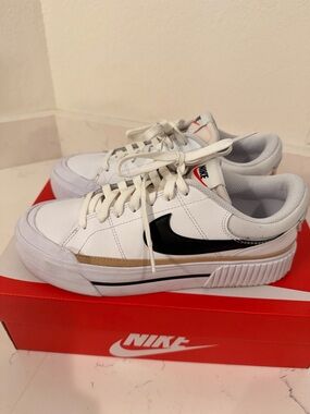 Nike Legacy Court Lift sneakers